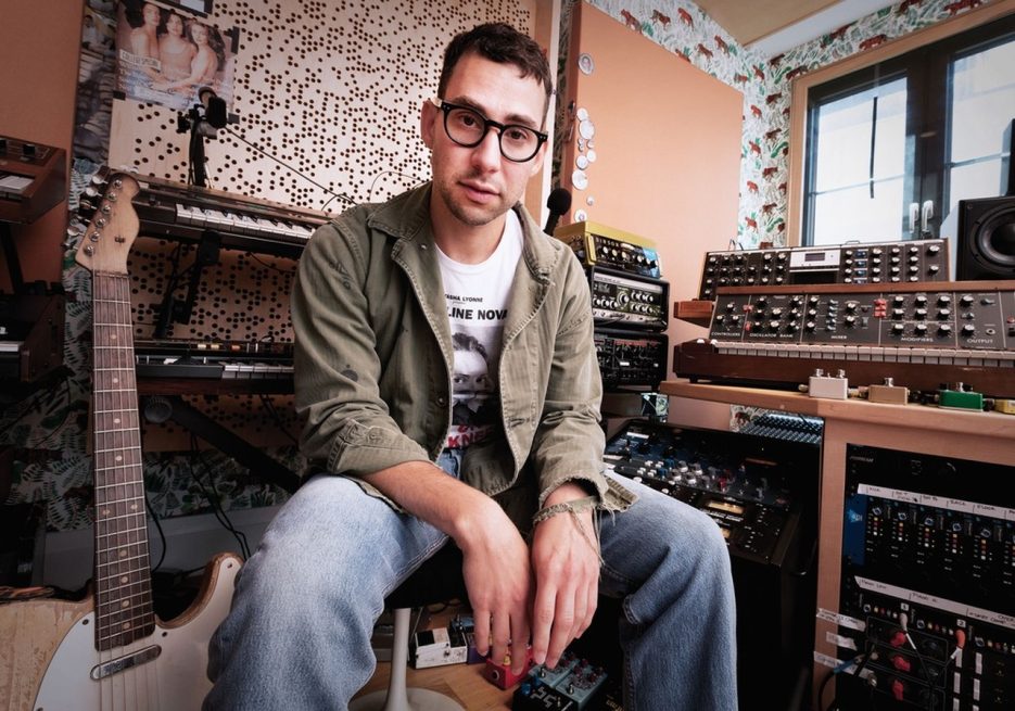 Bleachers Retorna Com A Primeira Prévia Do Novo álbum Laboratório Pop